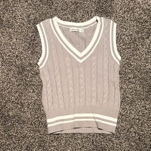 Moon & Madison Light Gray Knit Vest